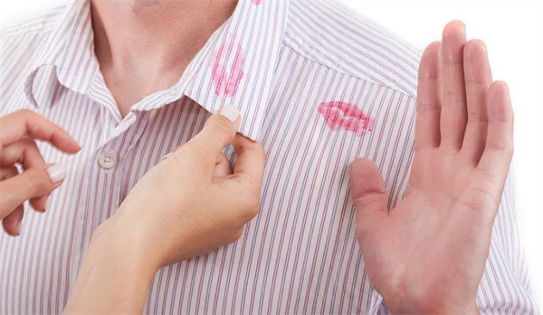 丈夫出軌，律秦偵探幫忙搜集證據(jù)